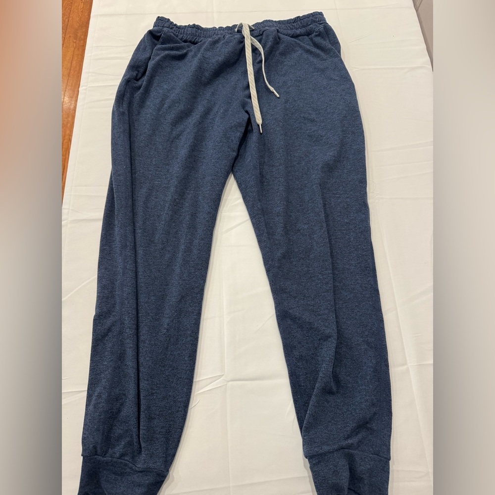 Vuori joggers size small